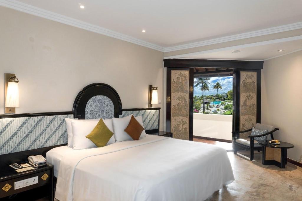 هتل دیسکاوری کارتیکا پلازا